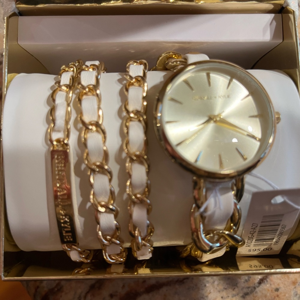 Kendall and Kylie watch